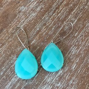 Green kendra scott drop earrings